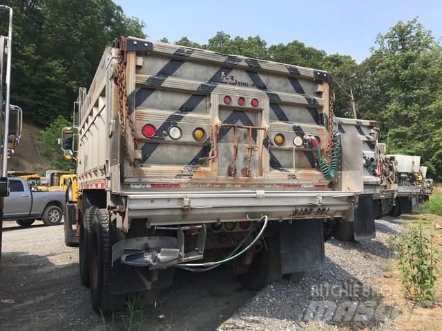 Mack CV700 Sneskovle og -plove