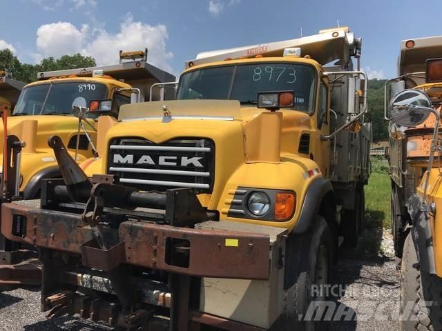 Mack CV700 Sneskovle og -plove