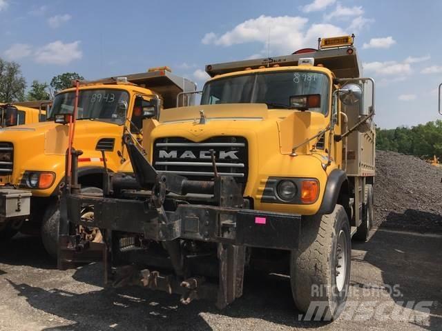 Mack CV700 Sneskovle og -plove