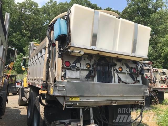 Mack CV700 Sneskovle og -plove