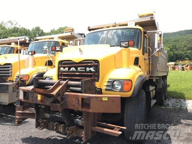 Mack CV700 Sneskovle og -plove