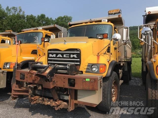 Mack CV700 Sneskovle og -plove