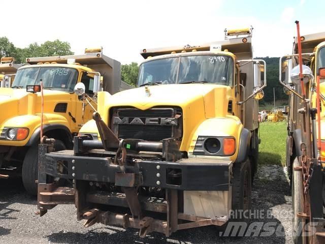 Mack CV700 Sneskovle og -plove