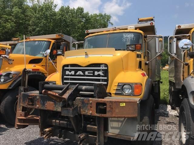 Mack CV700 Sneskovle og -plove