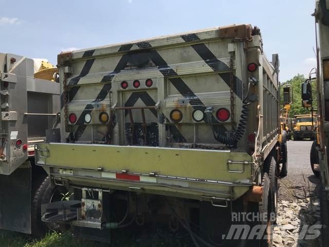 Mack CV700 Sneskovle og -plove