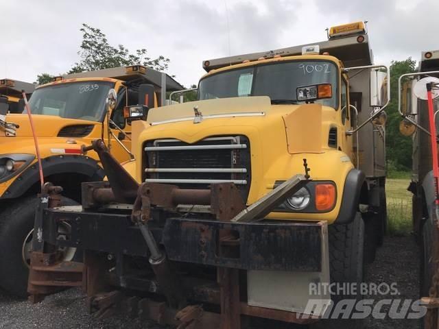 Mack CV700 Sneskovle og -plove