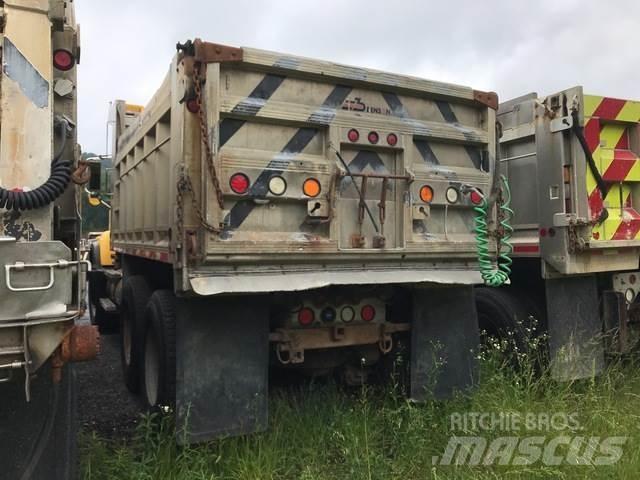 Mack CV700 Sneskovle og -plove