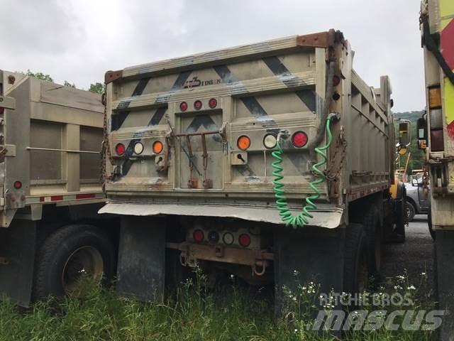 Mack CV700 Sneskovle og -plove