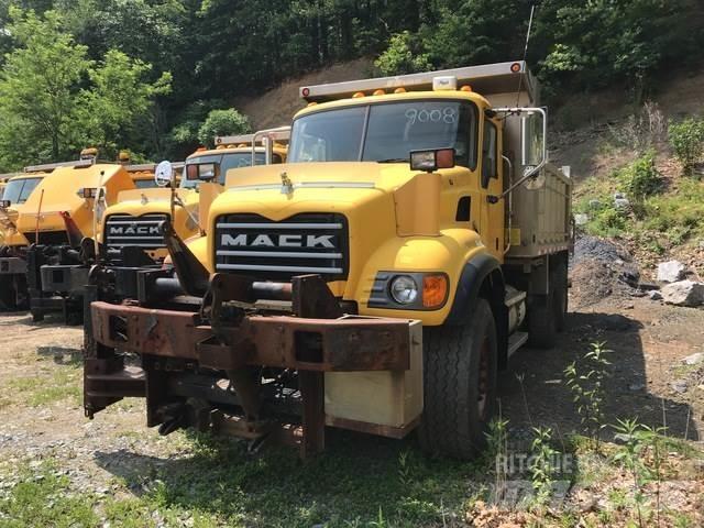 Mack CV700 Sneskovle og -plove