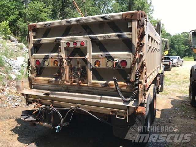 Mack CV700 Sneskovle og -plove