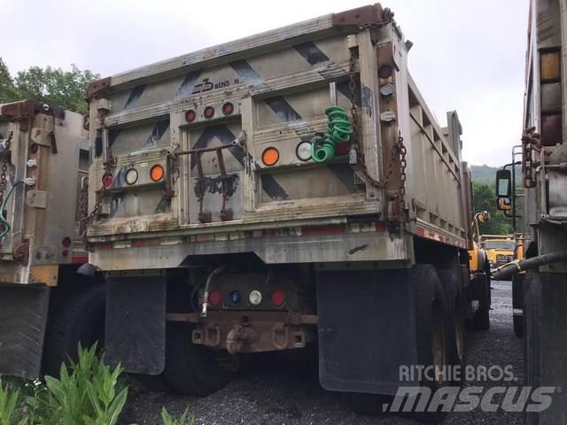 Mack CV700 Sneskovle og -plove