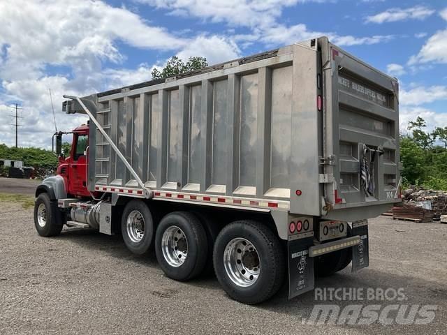 Mack CV713 Lastbiler med tip