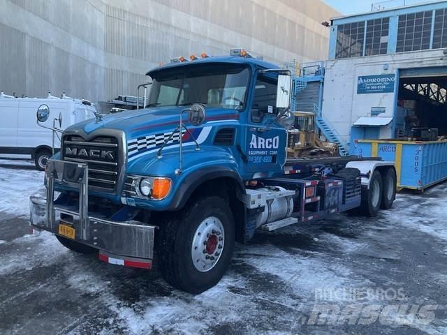 Mack CV713 Skip loader