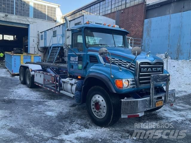 Mack CV713 Skip loader