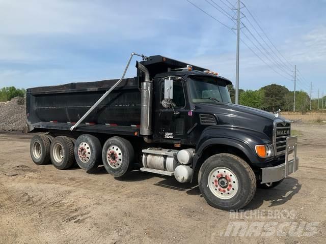 Mack CV713 Lastbiler med tip