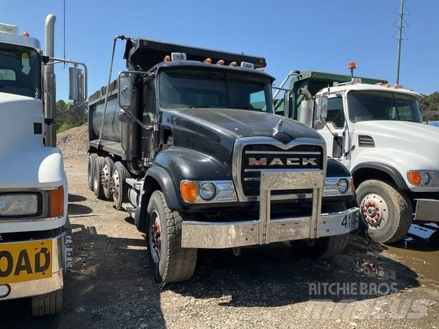 Mack CV713 Lastbiler med tip