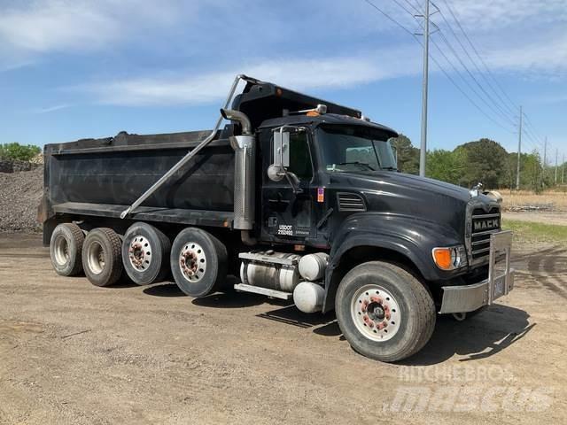 Mack CV713 Lastbiler med tip