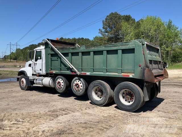 Mack CV713 Lastbiler med tip