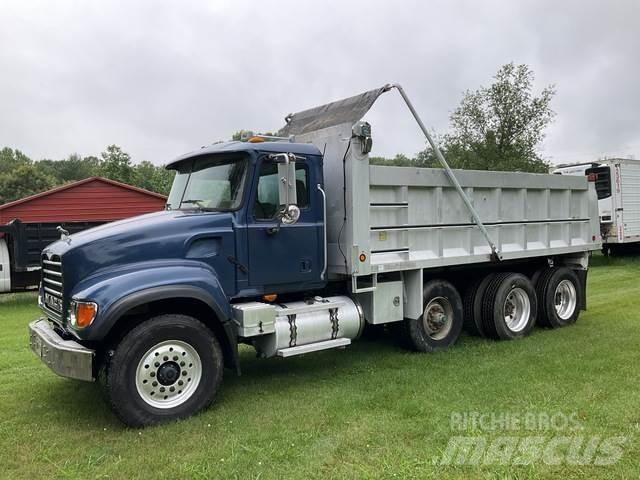 Mack CV713 Lastbiler med tip