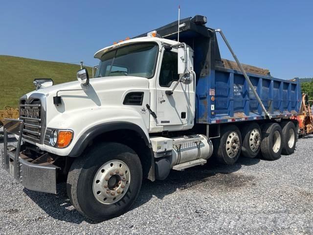 Mack CV713 Lastbiler med tip