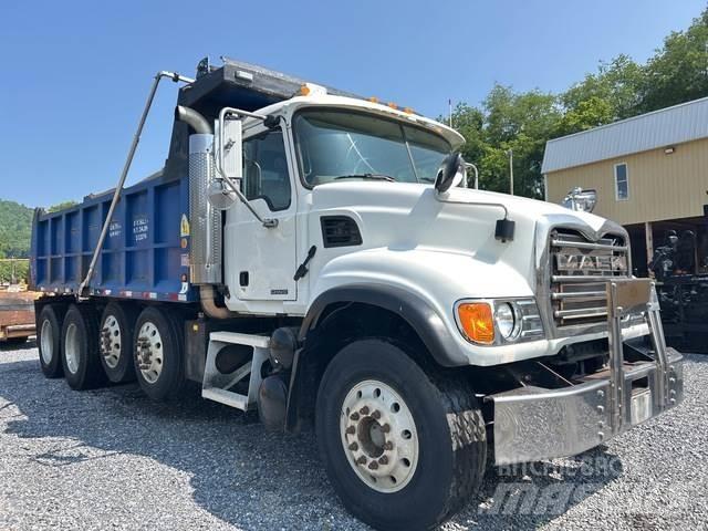Mack CV713 Lastbiler med tip