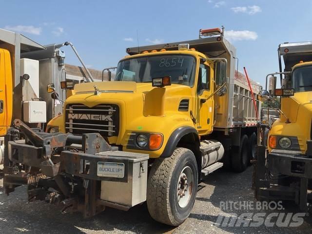 Mack CV713 Sneskovle og -plove
