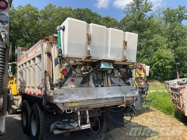 Mack CV713 Sneskovle og -plove