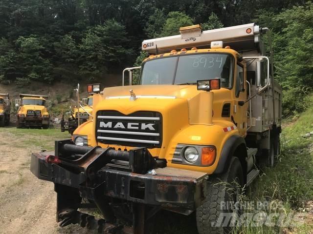 Mack CV713 Lastbiler med tip