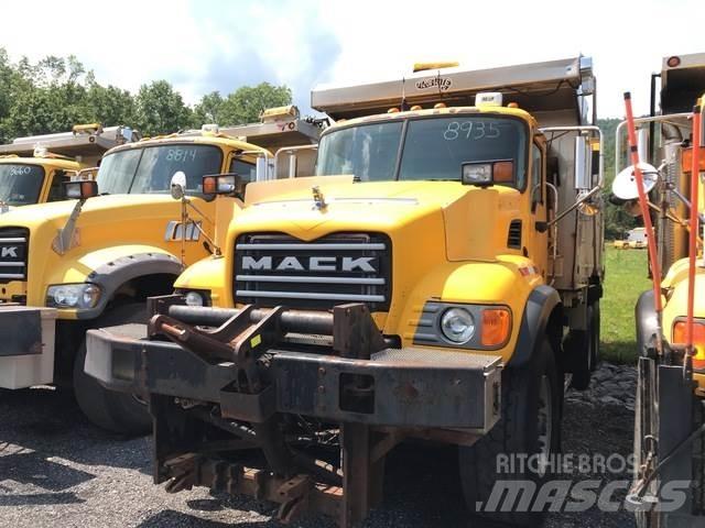Mack CV713 Sneskovle og -plove