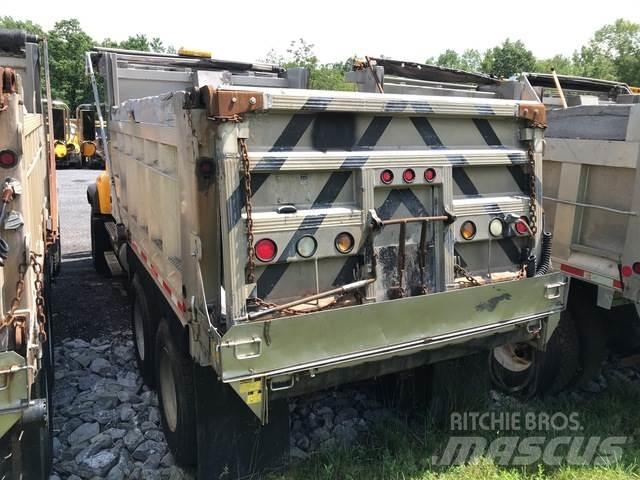 Mack CV713 Sneskovle og -plove
