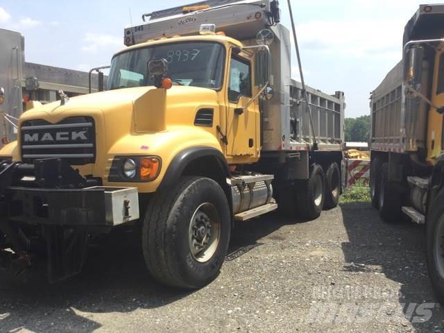 Mack CV713 Sneskovle og -plove