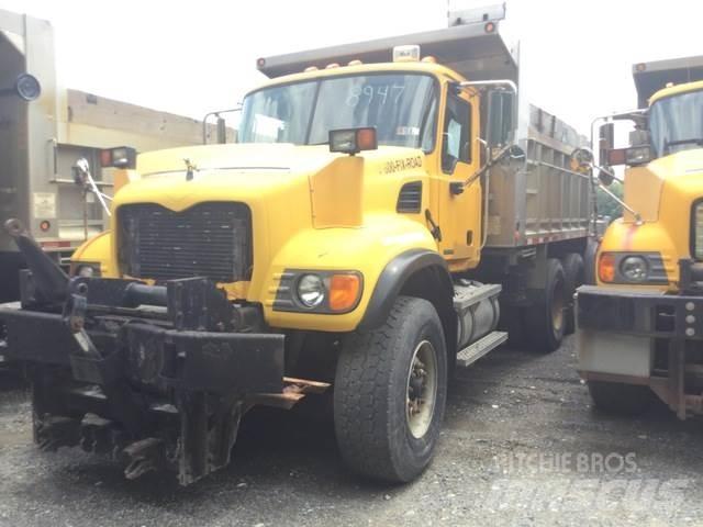 Mack CV713 Sand- og saltspredere
