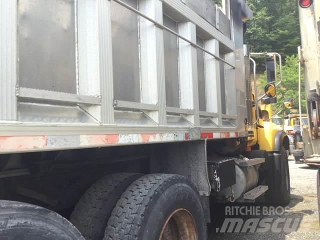 Mack CV713 Sand- og saltspredere