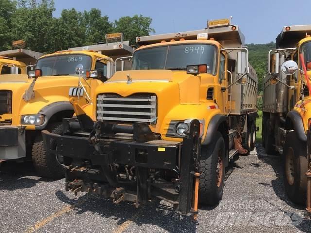 Mack CV713 Sneskovle og -plove