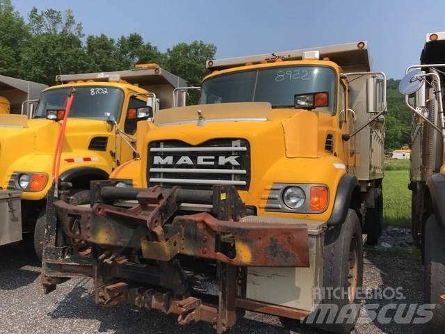 Mack CV713 Sand- og saltspredere