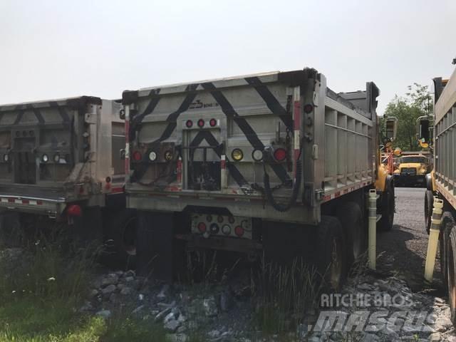 Mack CV713 Sand- og saltspredere