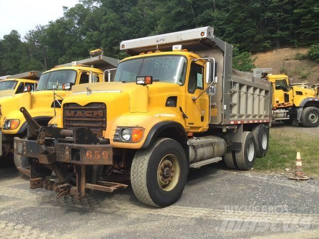 Mack CV713 Lastbiler med tip