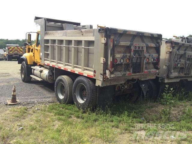 Mack CV713 Lastbiler med tip