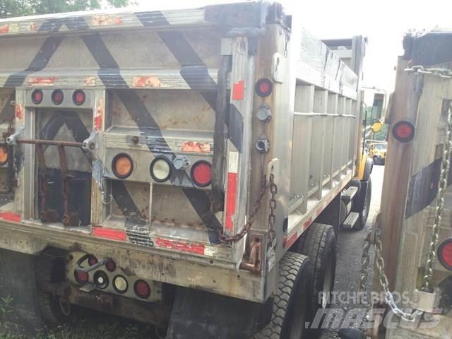 Mack CV713 Lastbiler med tip