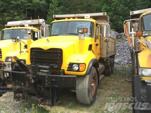 Mack CV713 Sand- og saltspredere