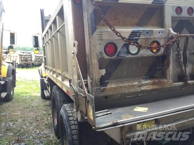 Mack CV713 Sand- og saltspredere