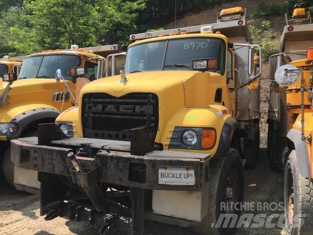 Mack CV713 Sneskovle og -plove