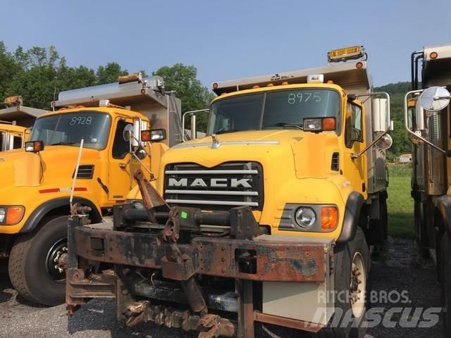 Mack CV713 Sand- og saltspredere