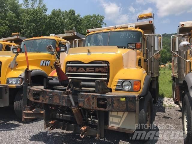 Mack CV713 Sneskovle og -plove