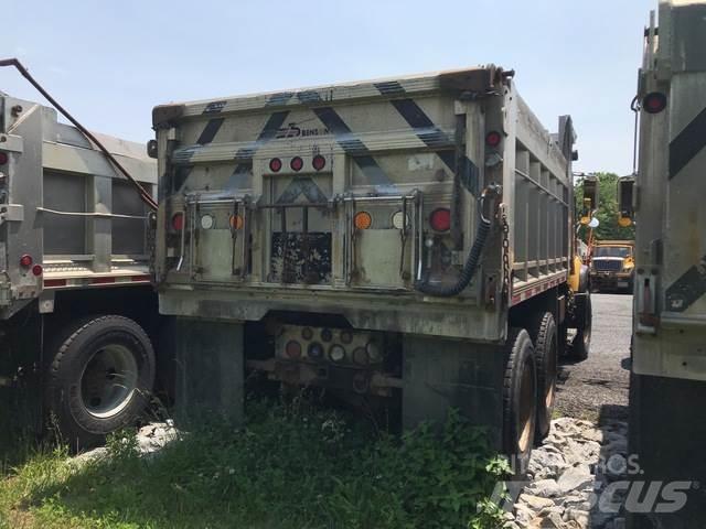 Mack CV713 Sneskovle og -plove