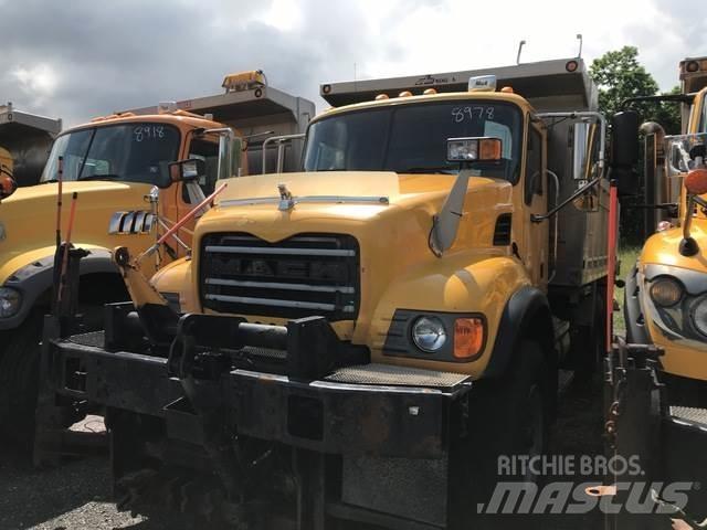 Mack CV713 Sneskovle og -plove