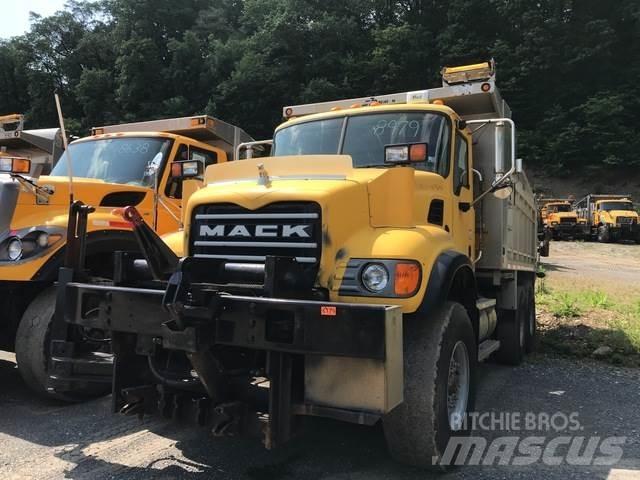 Mack CV713 Sneskovle og -plove