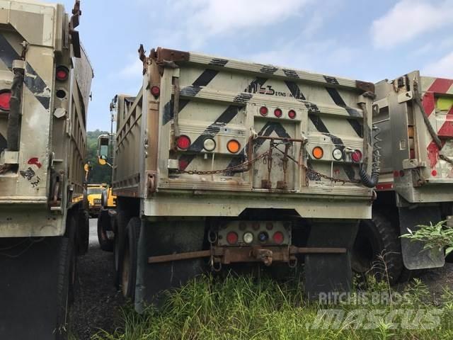 Mack CV713 Lastbiler med tip