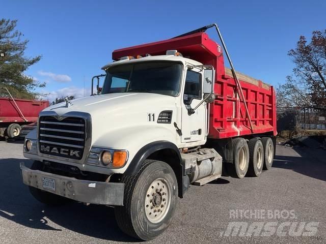 Mack CV713 Lastbiler med tip