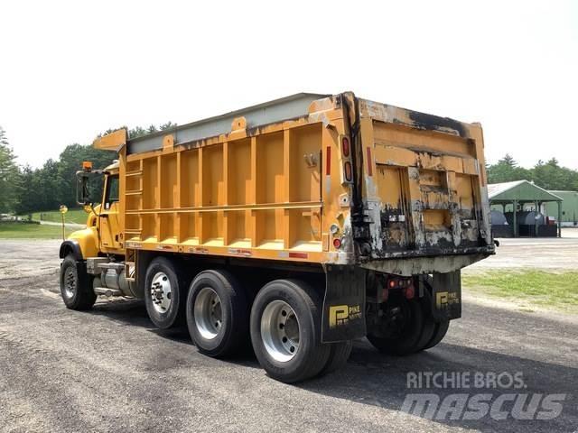 Mack CV713 Lastbiler med tip